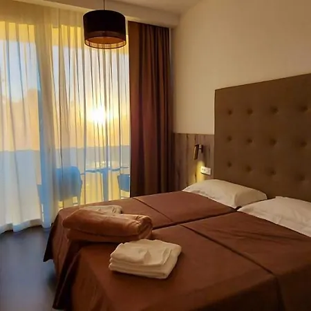 Oda ve Kahvaltı Abn 3*